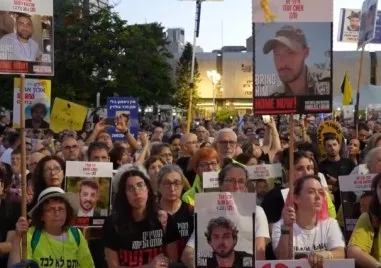 Хиляди израелци в Тел Авив протестираха срещу начина, по който се води войната в Газа