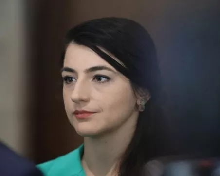 Лена Бориславова ще излезе с позиция имало ли е лобиране за назначение на съпруга й