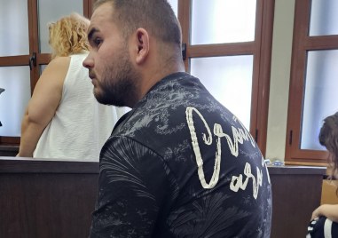 Фатална маневра в Асеновград: Млад шофьор премаза жена пред очите на синовете й