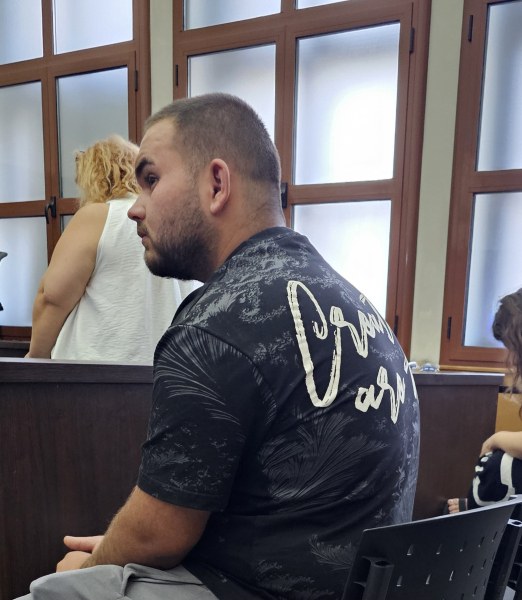 Фатална маневра в Асеновград: Млад шофьор премаза жена пред очите на синовете й