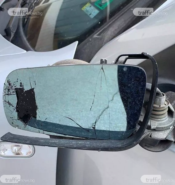 Вандалщина в Смирненски! Автомобили осъмнаха с потрошени огледала