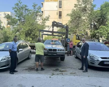 Репатрираха излезли от употреба автомобили в „Източен