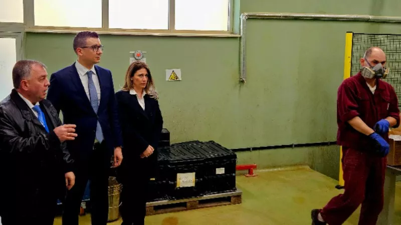 Вдигат заплатите във ВМЗ-Сопот, пускат и нови цехове