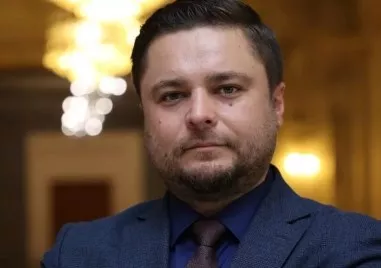 Призоваваме народния представител Мюмюн Мюмюн който обяви че напуска парламентарната