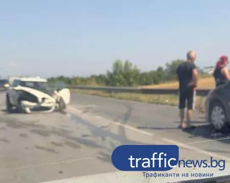 Две коли се помляха на Околовръстното към АМ „Тракия