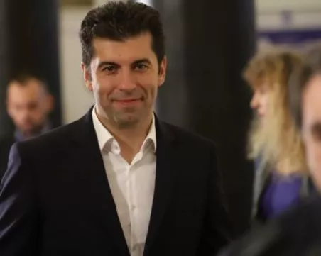 Народното събрание гласува оставката на Кирил Петков