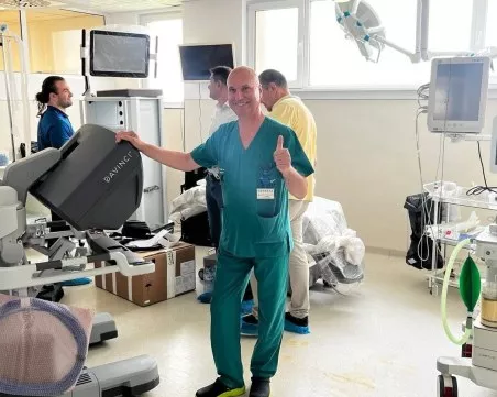 Пловдивска болница разширява роботизираната хирургия с нова система