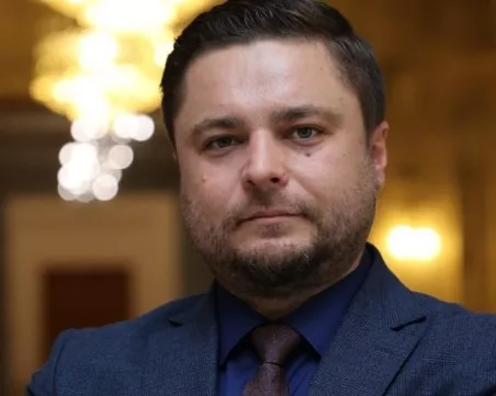 Трети депутат напуска АПС