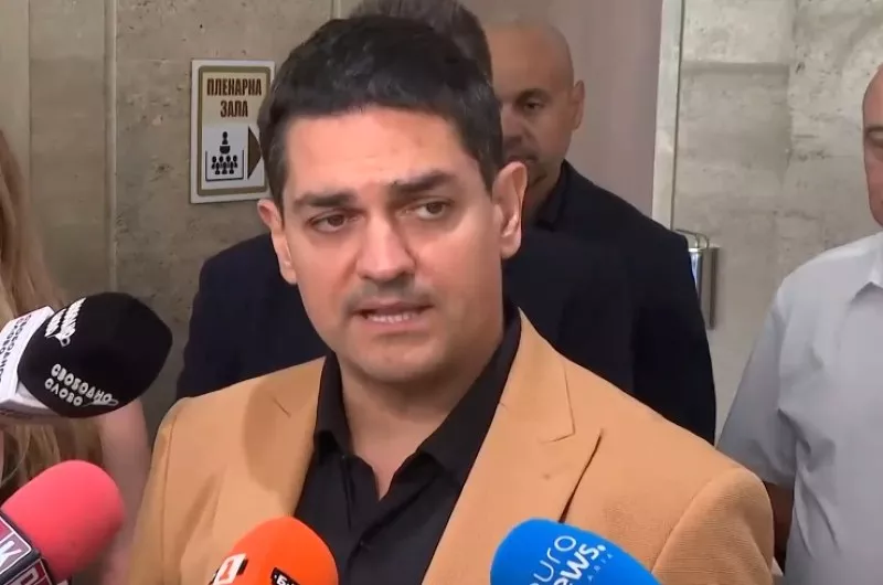Радостин Василев: Вотът на недоверие няма да мине, но ние подготвяме нов