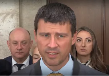 Величие внесе вот на недоверие на тема екология