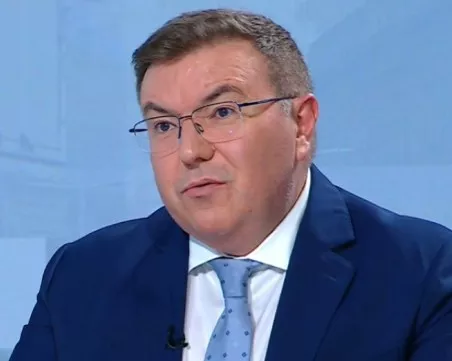 Костадин Ангелов: Много пъти съм виждал Петков и Василев да излизат от кабинета на Пеевски