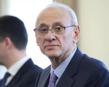Силви Кирилов сформира работна група за специализациите на младите лекари