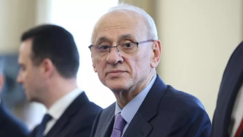 Силви Кирилов сформира работна група за специализациите на младите лекари