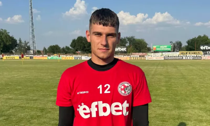 Вратарят на Спартак ще играе във Втора лига