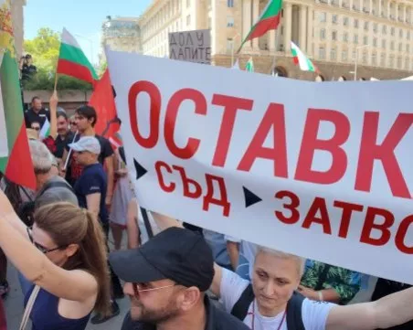 С плакати 