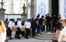 Хиляди се простиха с Диога Жота и брат му