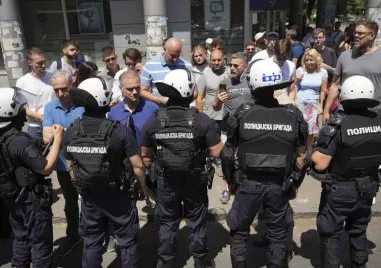 Блокадите в Белград продължават