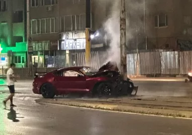 Младежи избягаха след катастрофа в София