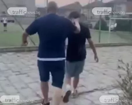 Военен с бухалка подгони тийнейджър в Карлово ВИДЕО