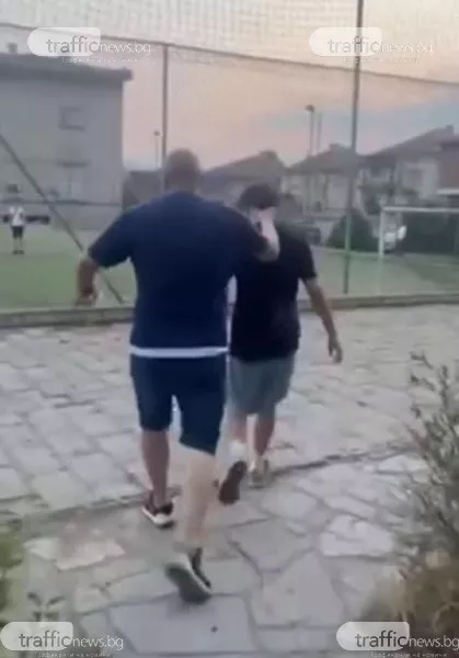 Военен с бухалка подгони тийнейджър в Карлово ВИДЕО