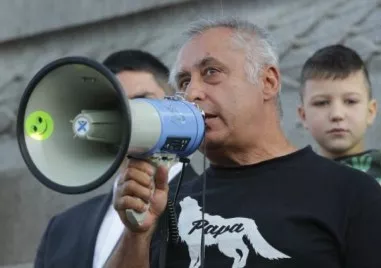 Бащата на Кирил Петков: Предатели, по-добре ПП да изчезне