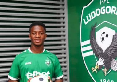 Халфът на Лудогорец Агибу Камара е много близо до преминаване