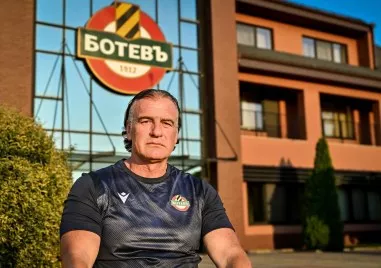 Трите хикса се завърна в Ботев