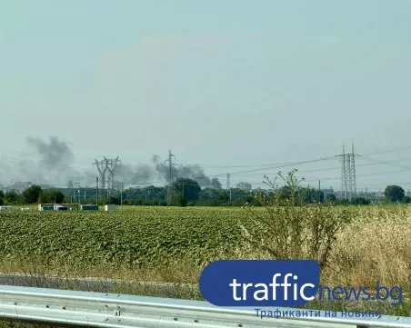 Пожар в индустриалната зона на Тракия, два екипа огнеборци пътуват натам