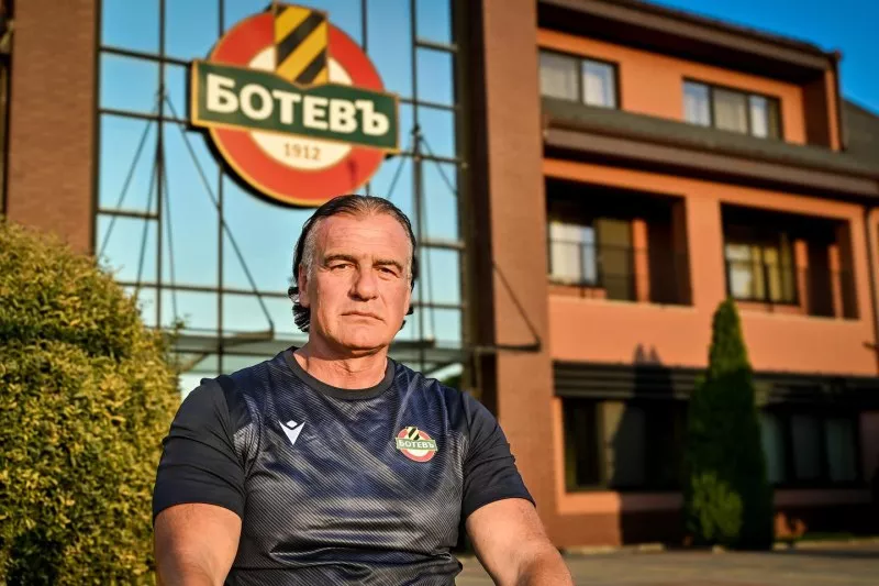 Трите хикса се завърна в Ботев