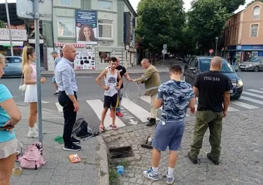 Акция за спасяване на малко котенце тече в момента  Прочетете ощеКотка