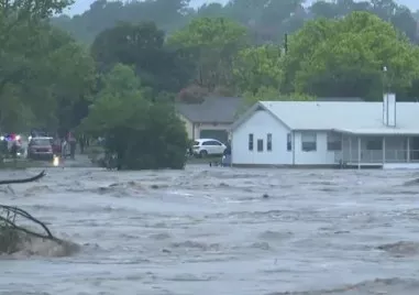 Броят на загиналите при внезапните наводнения които засегнаха централната част