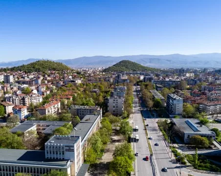 Жълт код за силен вятър: Въпреки това слънчево и топло днес в Пловдив