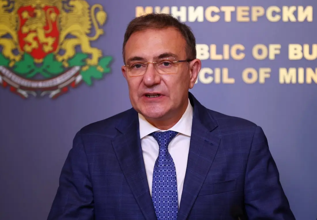 Извеждат 25 души от дом за възрастни хора в Бургас