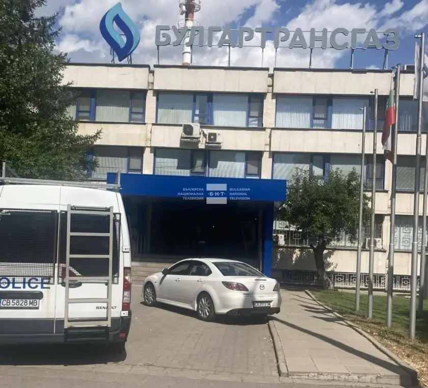 Агенти от Комисията за противодействие на корупцията и полиция са