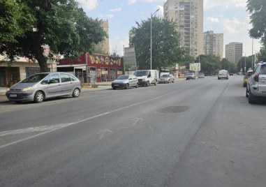 Пропадна част от асфалтова настилка на ул Брезовско шосе съобщиха