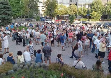 Стотици се събраха на протест в подкрепа на кмета Коцев във Варна