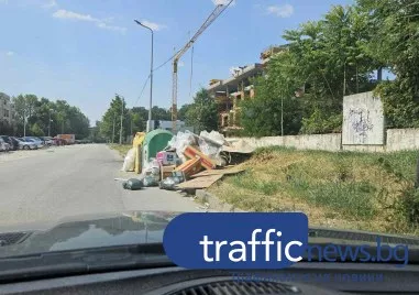 Улица в един от най-застрояваните райони в Пловдив заприлича на бунище, не е чистено от седмица