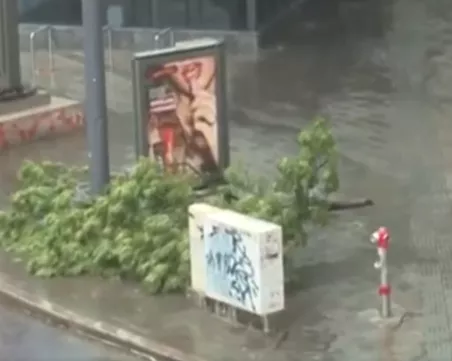 Буря връхлетя Балканите: Десетки ранени и големи щети в Хърватия и Сърбия