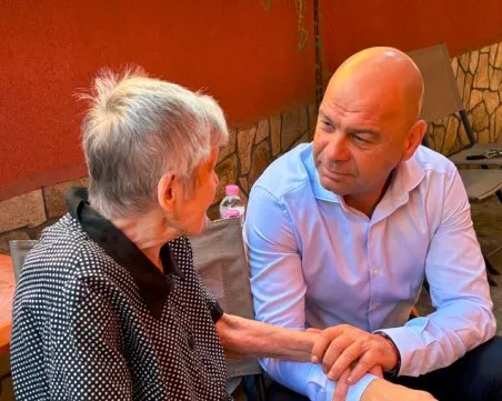 Кметът Костадин Димитров поздрави лично столетницата Мария Бебелекова