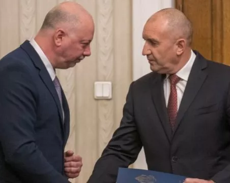 Развитие по казуса с искането на президента за референдум за еврото