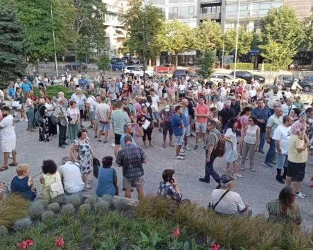 Стотици се събраха на протест в подкрепа на кмета Коцев във Варна