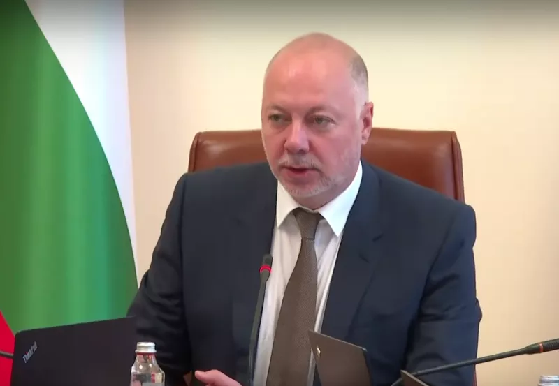 Премиерът: Тол камерите ще санкционират движение в аварийната лента