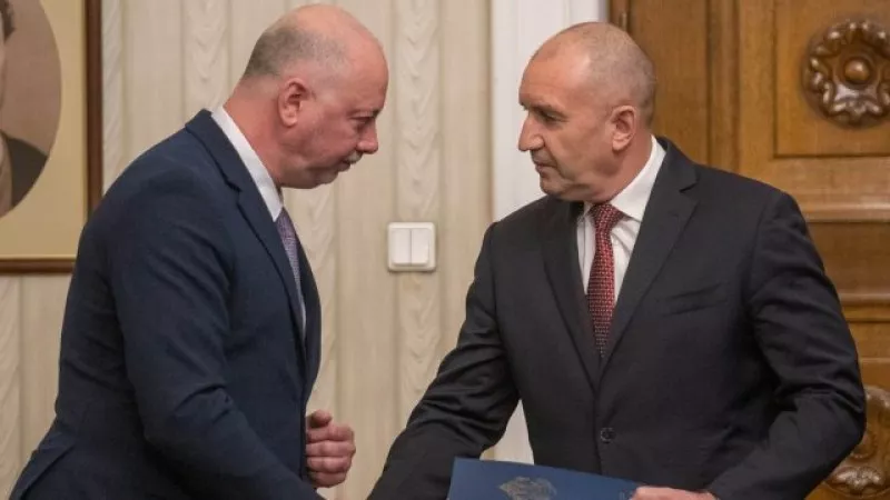 Развитие по казуса с искането на президента за референдум за еврото