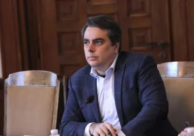 Асен Василев: Обиските на Антикорупционната комисия се извършват по унизителен начин