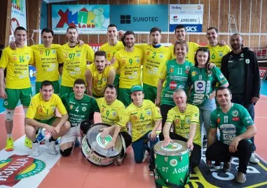 Два отбора от волейболния елит висят за новия сезон Въпреки