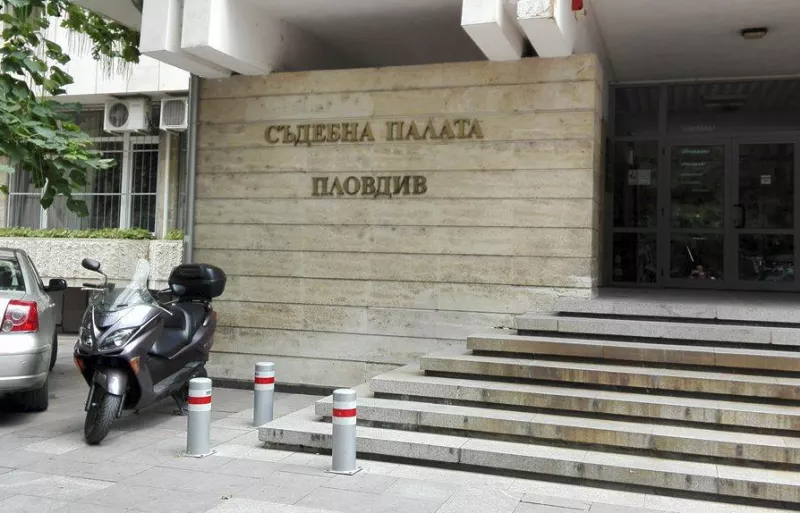 Искат екстрадиция на българка, осъдена за телефонни измами в Гърция