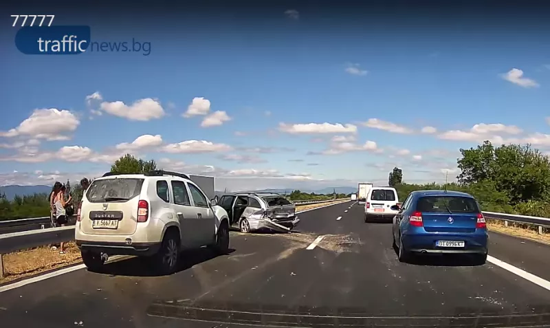 Катастрофа между два автомобила предизвика задръстване по автомагистрала Тракия“ при