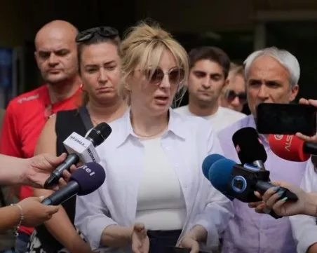 Кметицата на Скопие Данела Арсовска нападната по време на служебен оглед