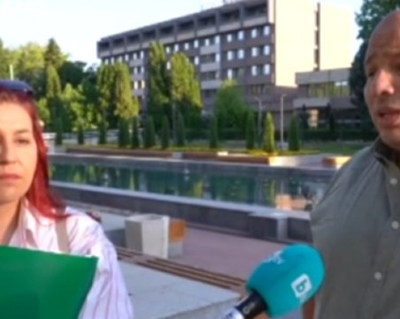 След дълго лечение и пластина за цял живот: Родители на пострадало при побой момче искат справедливост