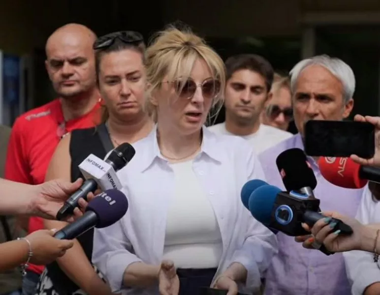 Кметицата на Скопие Данела Арсовска нападната по време на служебен оглед